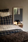 LEXINGTON Rutete flanellputevar i denimblå/beige thumbnail