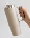 AYA&IDA Thermokopp med sugerør 880ml Krembeige thumbnail