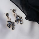 A&C Oslo Store statement-øredobber, svane, gull thumbnail