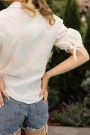 SECRETS BY B Giselle Bluse – Hvit med broderi thumbnail