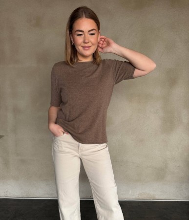 RÊVE Louise t-skjorte i merinoull og cashmere – beige melange