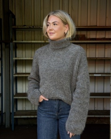 RÊVE Andrea Høyhalset genser – Moon Rock 